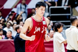 绝对获胜功臣!孟子凯三分6中5贡献15分2助上半场三分4中4 绝对获胜功臣!孟子凯三分6中5贡献15分2助上半场三分4中4